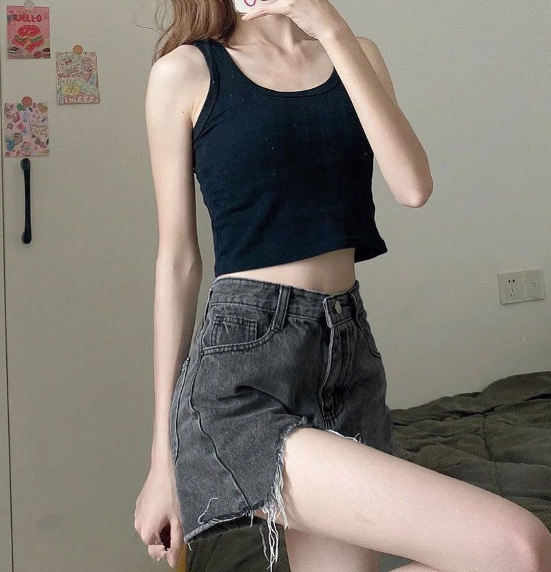 2025 new denim shorts with frayed edges and holes for women,oversized loose and thin,wide leg slimming straight leg A-line hot pants,Trendy in Nairobi:Chic High-Waist Denim Shorts with Frayed Edges