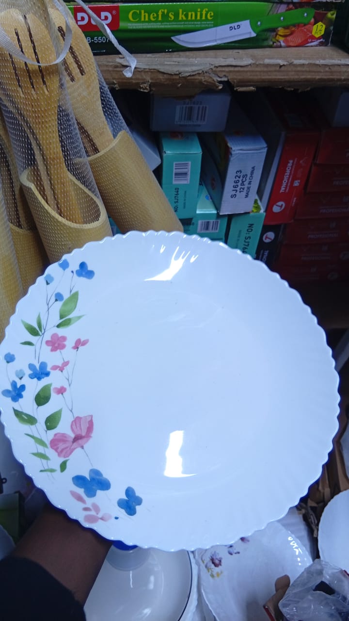 [NEW REDEFINED ARRIVAL] 6pcs colorful floral dinner plates . Made of quality eco-friendly BPA lead free material. Easy to clean. Light in weight and provides an apealling and presentable dish.
