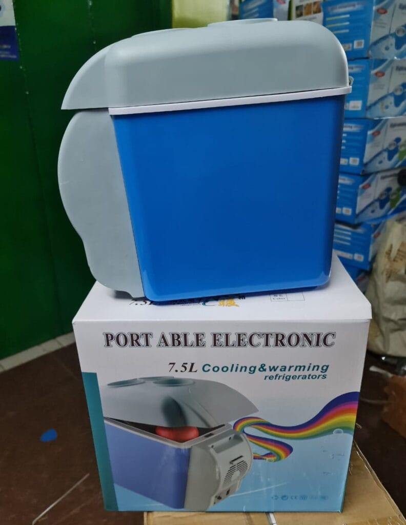 🔥7.5 ltrs  car fridge. Quiet motor and fan circulate air for even cooling/heating. Environmental protection without fluorine pollution, small volume, light weight, long service. Made of ABS plastic