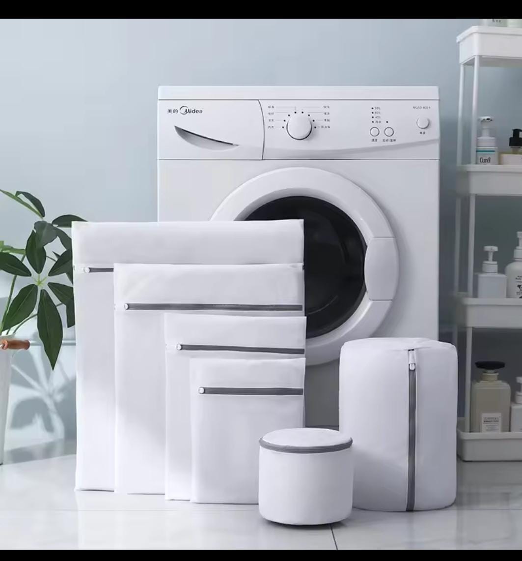 6in1 Laundry Mesh BagsProtects Clothes from twisting,wrapping, wrinkles and distortion in the washing machine or dryer. Water permeable mesh for smoother washing  Zipper Protection Design