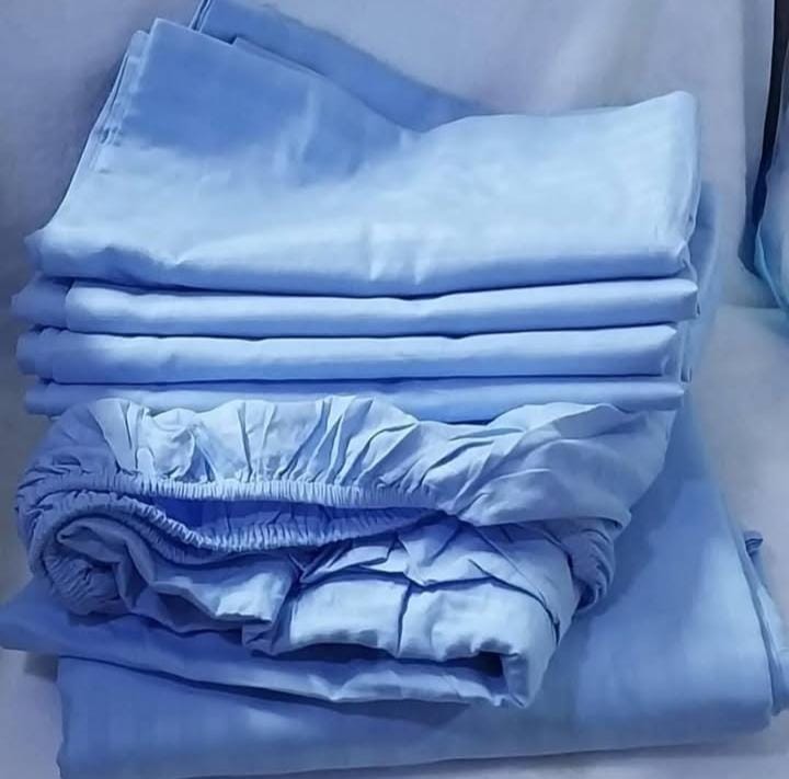 Fitted Plain/Stripped High Grade Premium Cotton Bed Sheet Set, 1Flat Bedsheet, 1 Fitted Bedsheets & 4 Pillow Cases