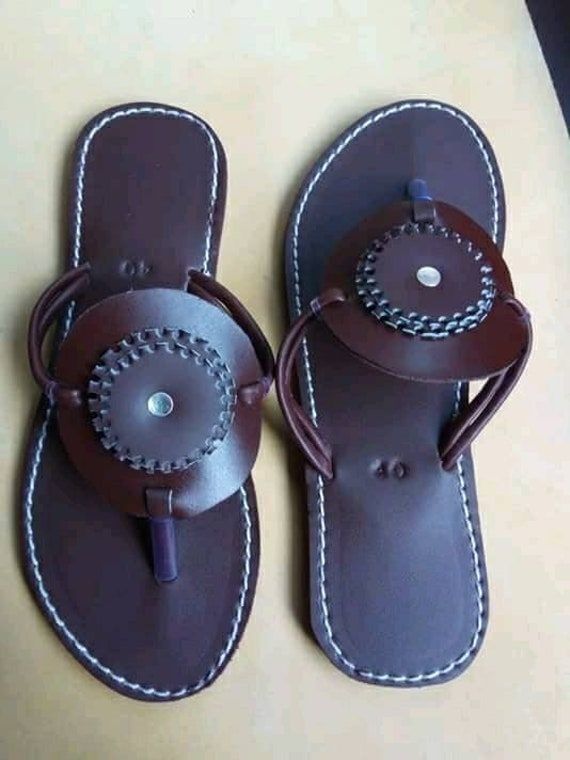 Ladies comfort slides leather sandals for beach can be worn with dress , trousers or shorts on the beach, or streets for strolling or at work affordable cute elegant stylish