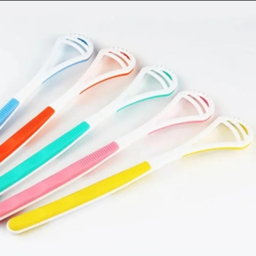 Tongue scraper, suitable KIDS & ADULTS provides healthy oral care, is easy to use, and helps combat bad breath. Travel portable cleaner Tongue coating cleaning brush