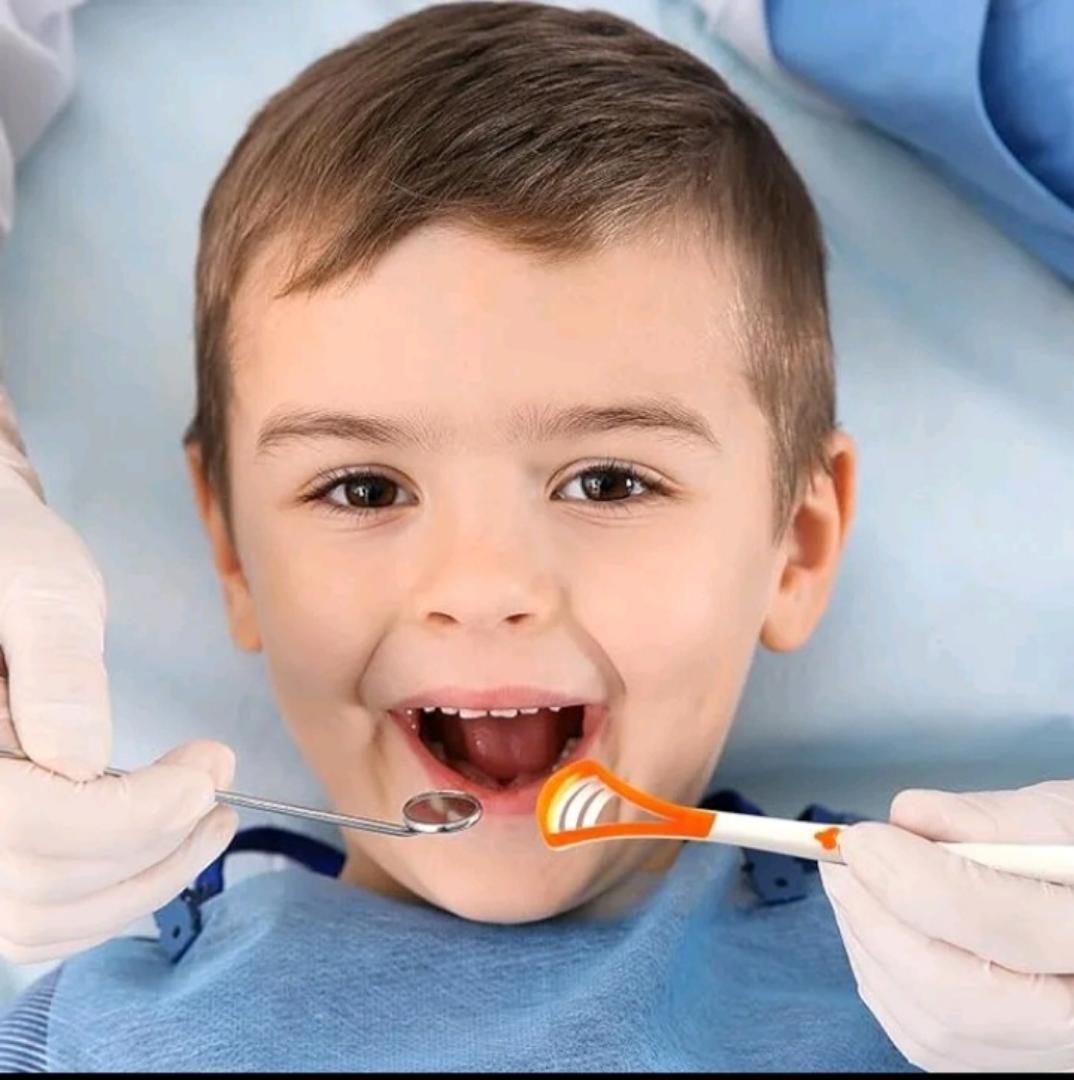 Tongue scraper, suitable KIDS & ADULTS provides healthy oral care, is easy to use, and helps combat bad breath. Travel portable cleaner Tongue coating cleaning brush