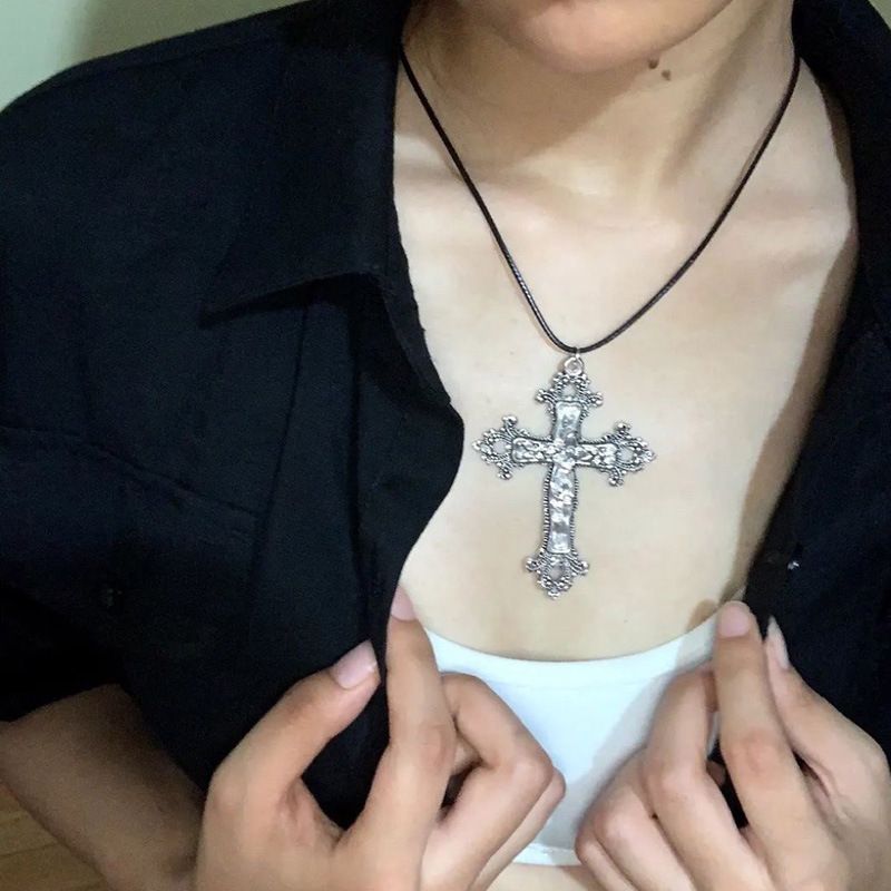 Punk Style Neck Chain Choker Flower Vine Cross Necklace Goth Retro Hip Hop Pendant Sweater Chain Trendy Accessories