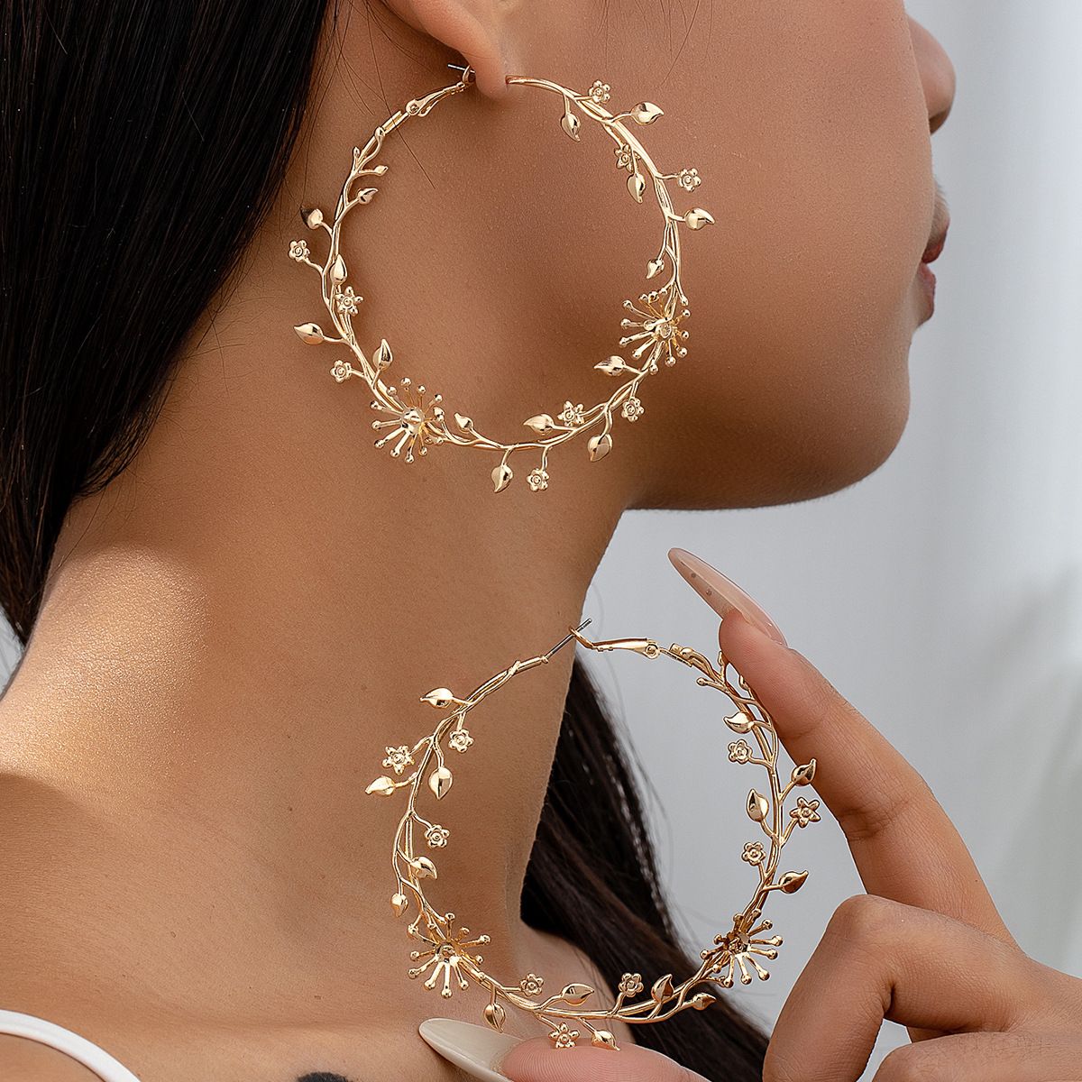 Oversized Earrings, Flower Branches And Leaves Exaggerated Gold Big Circle, Sweet, Cool And Spicy, Fashionable And Atmospheric Earrings, Earrings, Earrings.