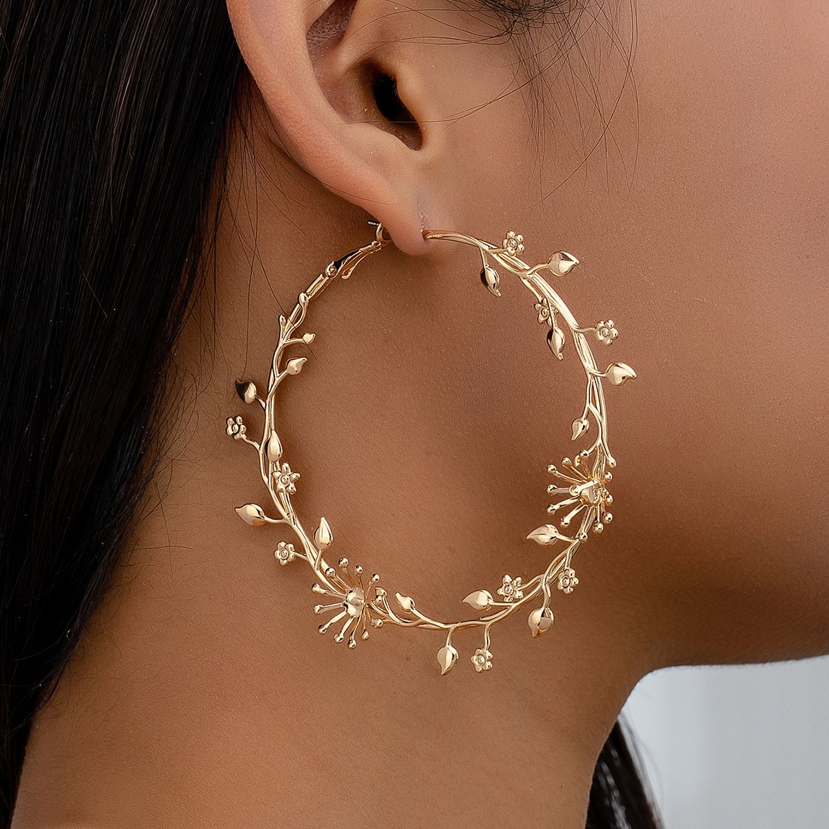 Oversized Earrings, Flower Branches And Leaves Exaggerated Gold Big Circle, Sweet, Cool And Spicy, Fashionable And Atmospheric Earrings, Earrings, Earrings.
