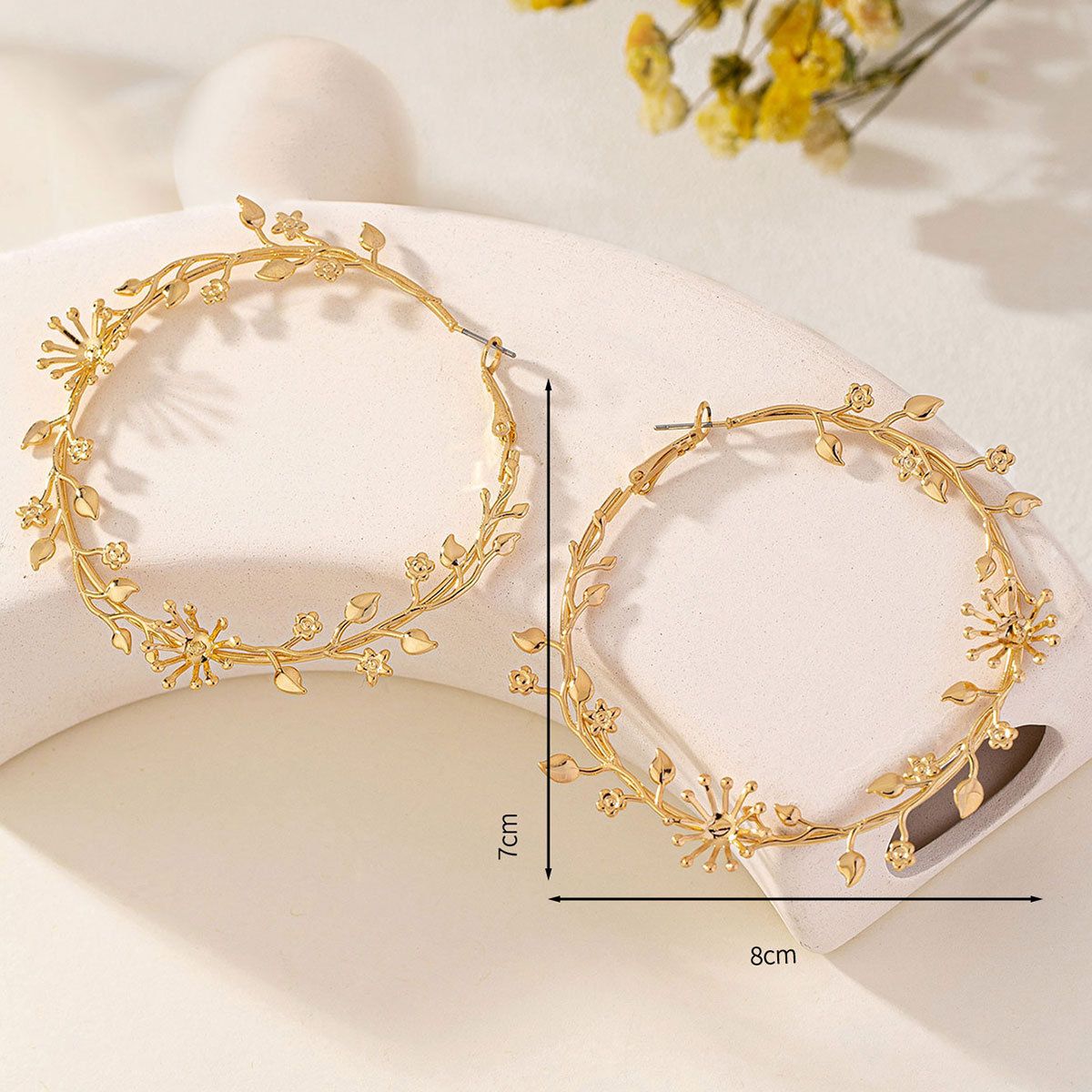 Oversized Earrings, Flower Branches And Leaves Exaggerated Gold Big Circle, Sweet, Cool And Spicy, Fashionable And Atmospheric Earrings, Earrings, Earrings.