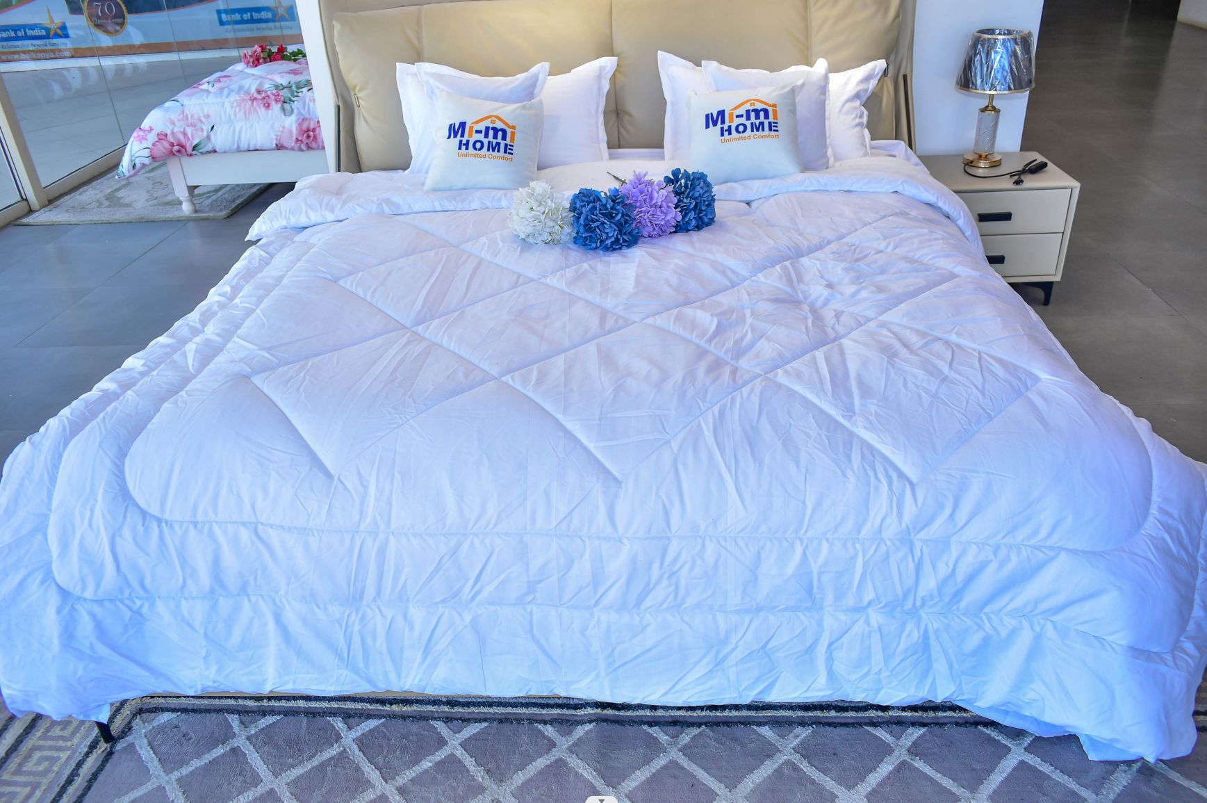 White Duvet single 1pc duvet Luxurious Heavy Soft Comfortable Duvet only (1pc) Does not come with a Bedsheet nor Cases