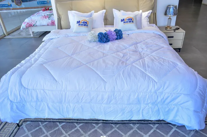 White Duvet single 1pc duvet Luxurious Heavy Soft Comfortable Duvet only (1pc) Does not come with a Bedsheet nor Cases