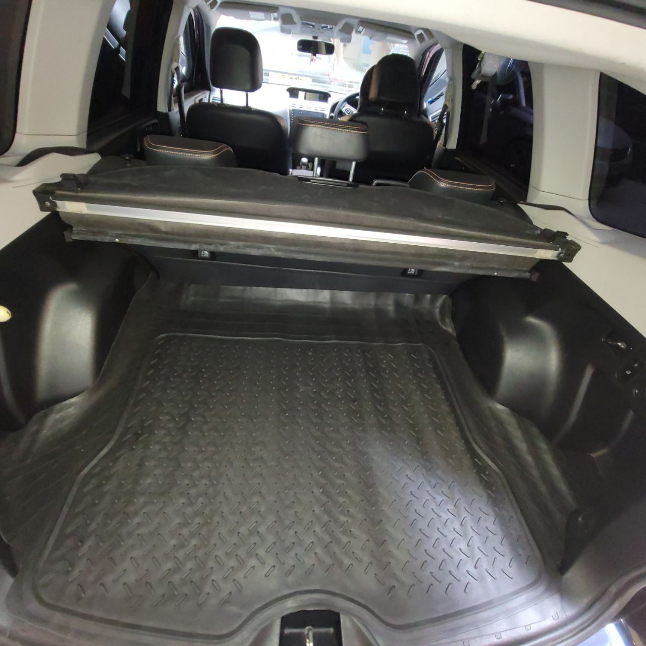 Rubber Boot mat mat size 144 * 109.5 cm suitable for all cars CAR MAT, HEAVY-DUTY, TRIMMABLE, BLACK, RUBBER