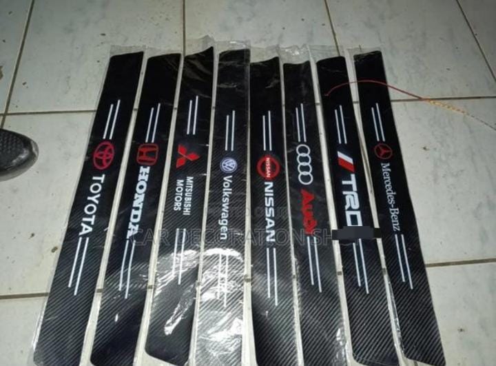 New Carbon Fiber Protection 4PCS Car Door Side Step Sill Strip Protectors