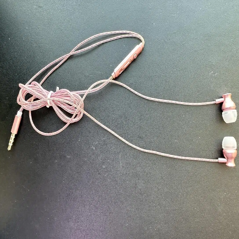 Guo Hao Wired Earphones with Microphone Noise Isolating 3.5mm In-ear Comfortable Subwoofer earbuds Mobile Accessories For Android phones
