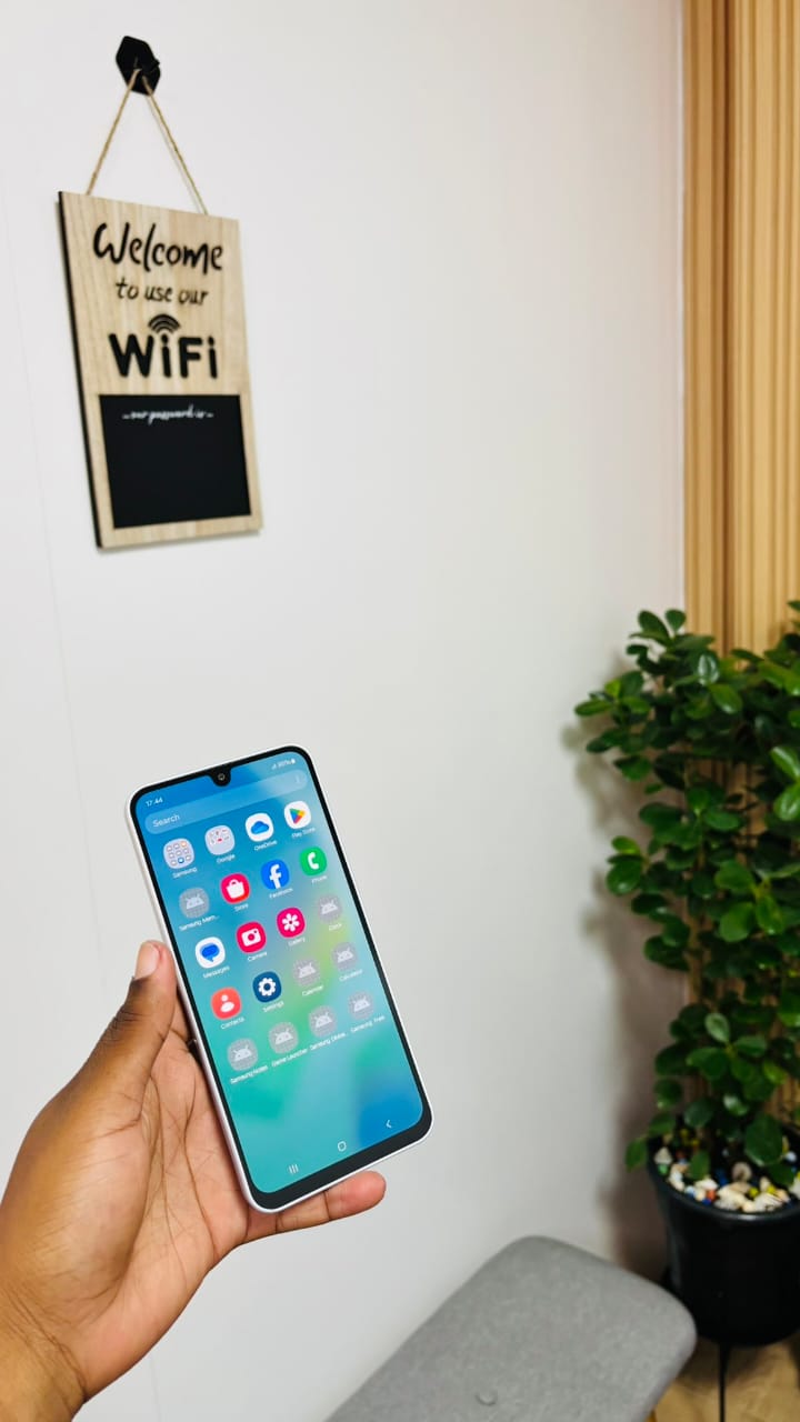 Samsung Galaxy A16 128GB+4GB 6.7" Super AMOLED Display 50MP Triple Camera Android 14 Mediatek Helio G99 5000mAh 25W Type-C Charge Smart Phones phone
