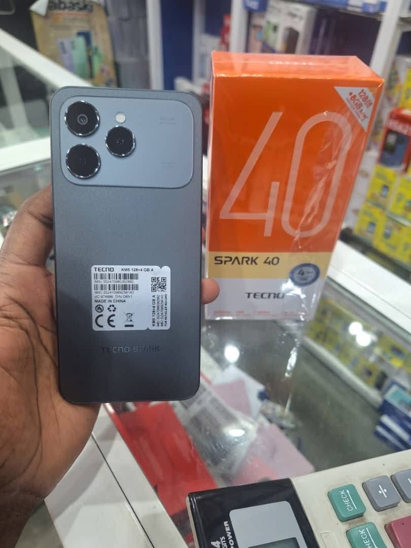 Tecno Spark 40 128GB + 8GB(4+4GB EXTENDED) 6.67'' Hole Screen Camera 50MP Main Camera 8MP Front Camera 45W Super Charging 5200mAh Battery Side Fingerprint smartphone + FREE GIFT GIFTS JUST FOR YOU