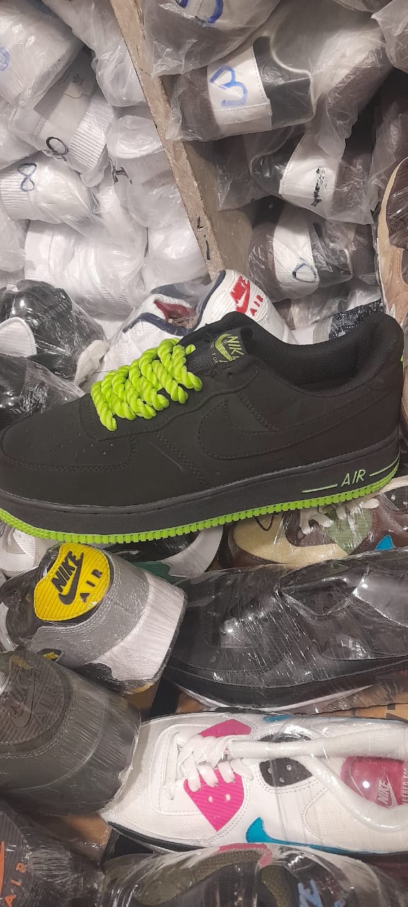 llatest AIRFORCE suend🥰high quality airforce one classic fasioned sneakers,UNISEX air force one suend shoes breatherble new arrival all season wearing airforce 1 ladies and men . very cute sneakers