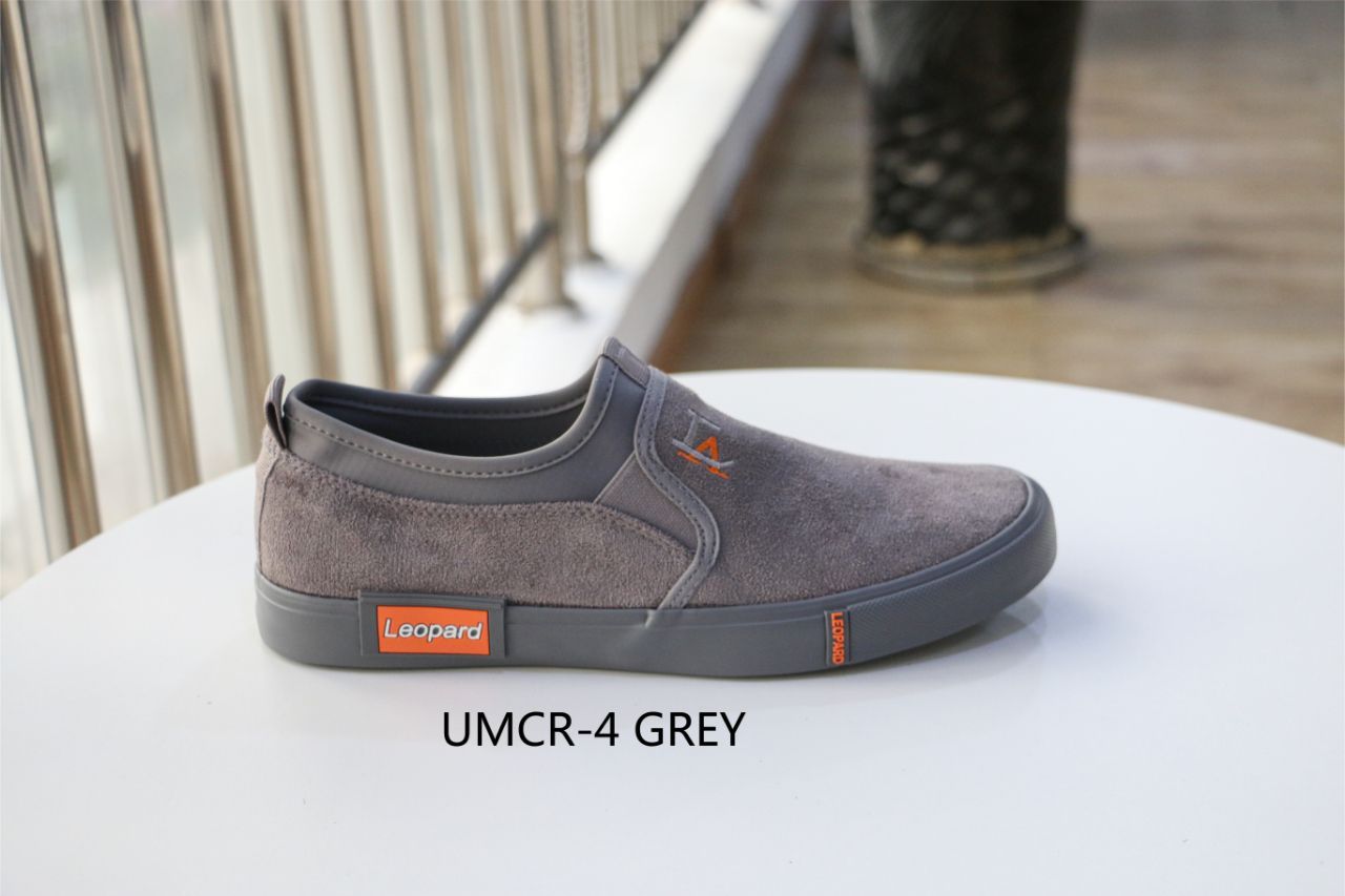 ⚡NEW ARRIVAL ORIGINAL MEN'S SNEAKERS⚡ high quality fashioned women's boots all colors and size available walk⚡ in⚡ style and in comfort with this cute elegant MEN'S SNEAKERS