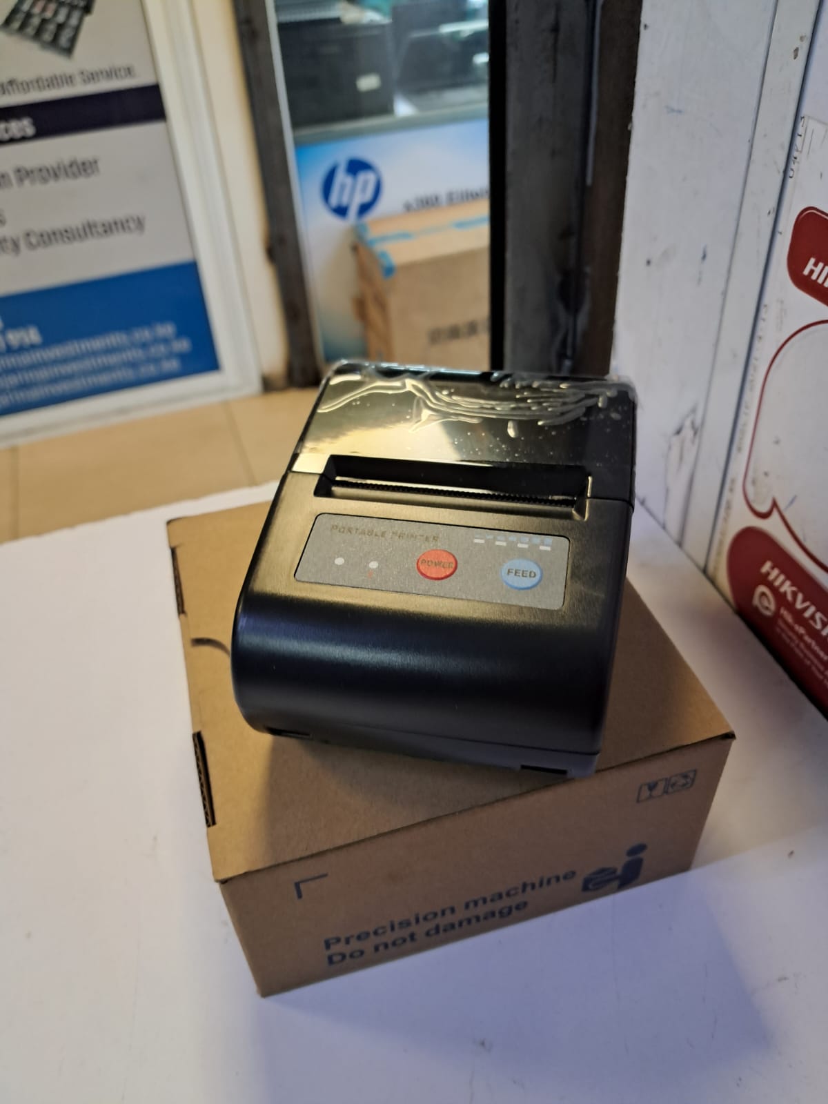 bluetooth thermal receipt printer p58e Support common thermal paper below 58mm width and continuous paper printing.

Battery power,easy move. 
Low noise and high printing speed. 
Easy paper loading,