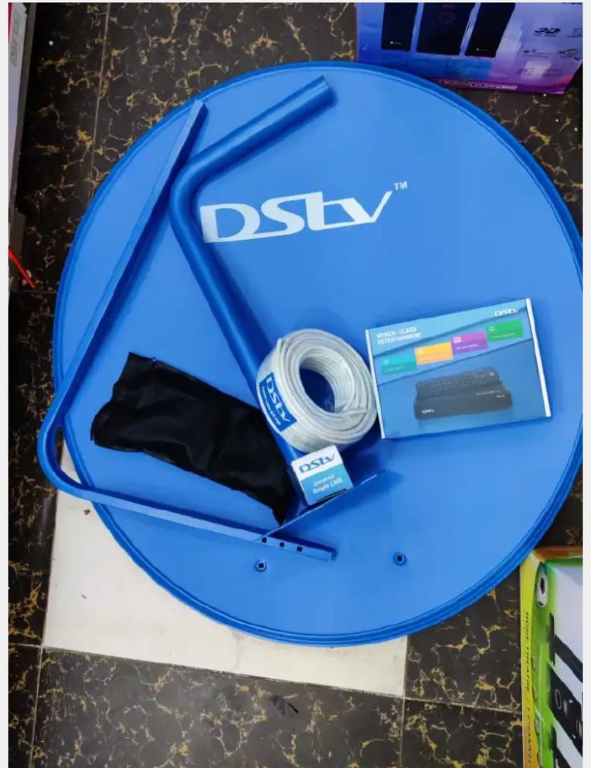 DSTV complete kit+decorder/dish