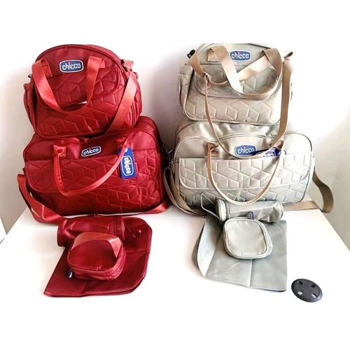 🥭🍒NEW IN🍒🥭Chicco Top Quality 5in1 Chicco Diaper Bag Waterproof Maternity Bag.Main Material: Microfiber
loops to hold bottles in place
Small tote works great for heading out on quick trips or with