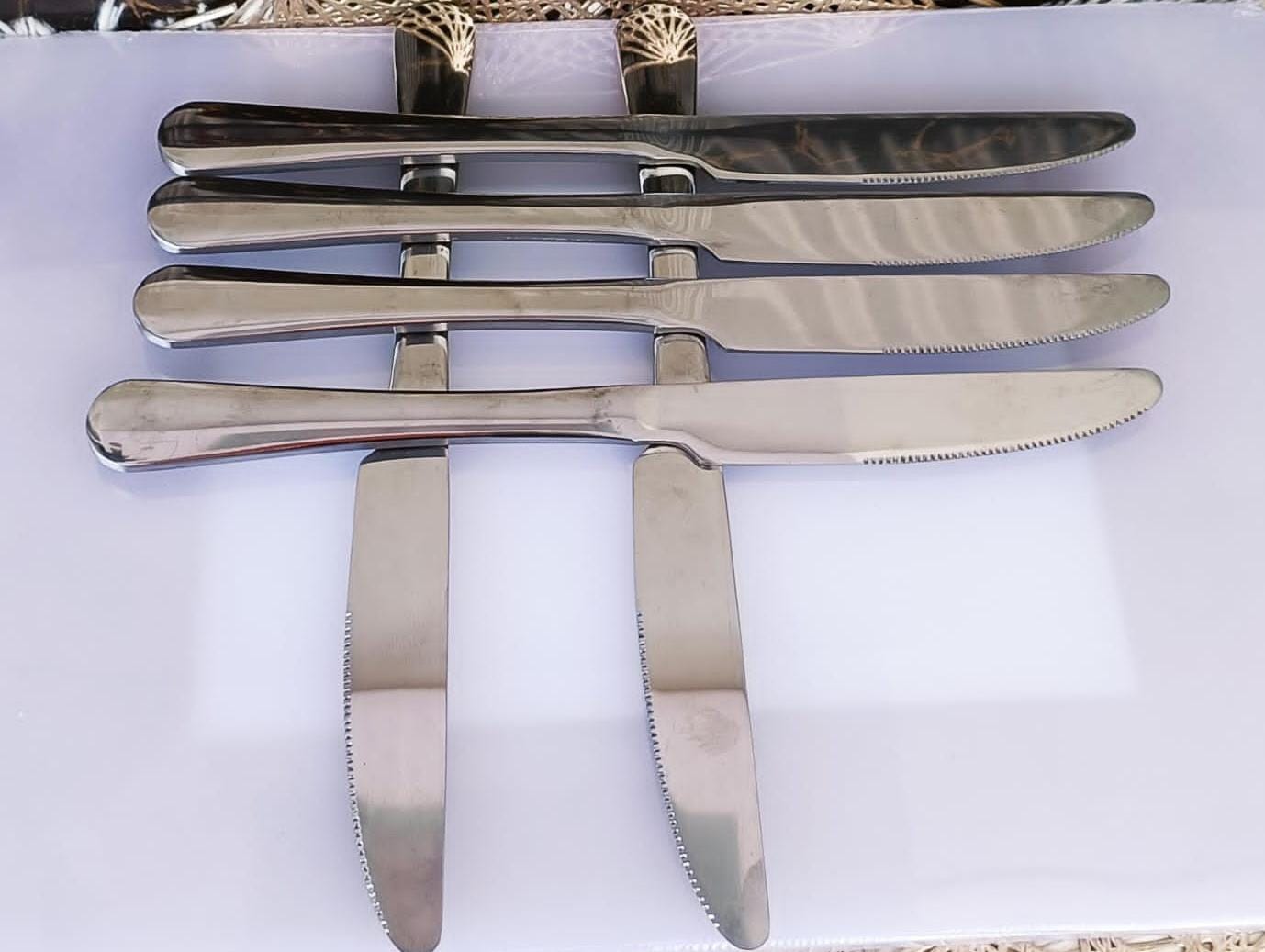 Heavy gauge stainless steel butter knives
Per Set of 6 pieces