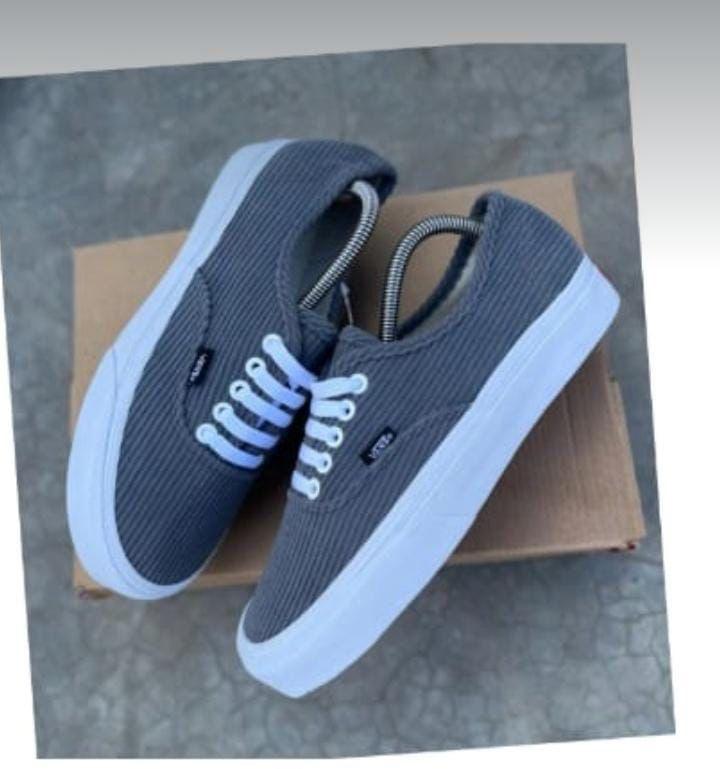 Unisex High-Top vans lace up rubber shoes- Stylish & Comfortable Casual Footwear For All-Day Wear-Radom