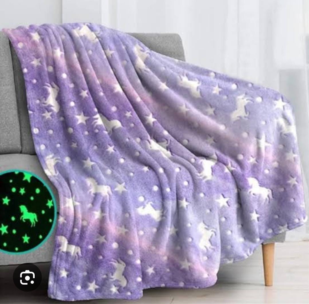 🫒🪻Glow It  I. The Dark🍊🫒Magic glow in the dark fleece blanket.Soft & Warm - This throw Blanket is made up of Super Soft Fleece Fabric, skin friendly. Warm & Cozy can be used in all seasons.