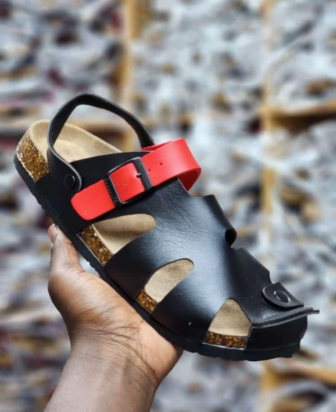 Original Men's Shoes Slippers Beach Sandals Slippers Household Shoes Durable Shoe Slippers Open Men Sandals With straps behind.