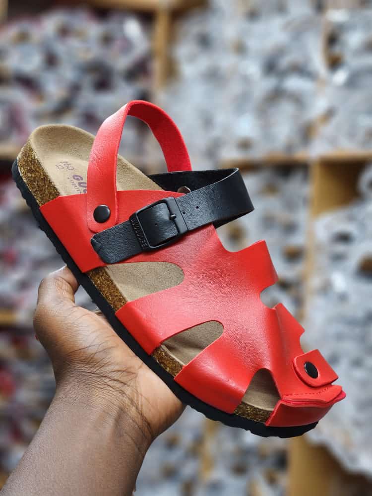 Original Men's Shoes Slippers Beach Sandals Slippers Household Shoes Durable Shoe Slippers Open Men Sandals With straps behind.