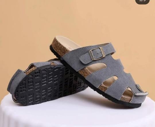 Original Men's Shoes Slippers Beach Sandals Slippers Household Shoes Durable Shoe Slippers Open Men Sandals With straps behind.