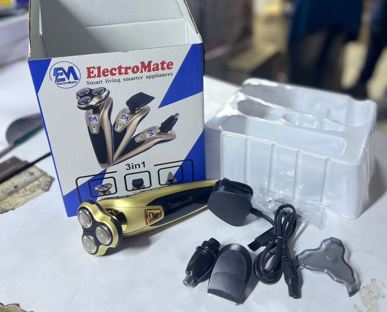 DELUXE 3 In 1 Electromate Shaver, Hair Clipper And Nose Trimmer Electric Shaver Shaver Wet and Dry 3 in 1 with Nose Trimmer