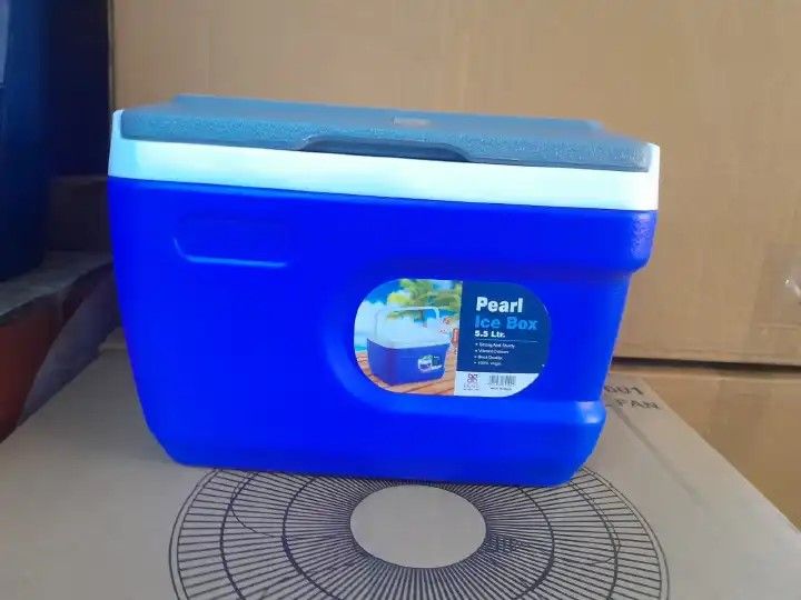 uken ice cooler box with superior double layer insulation cooler box for ice cream and other uses