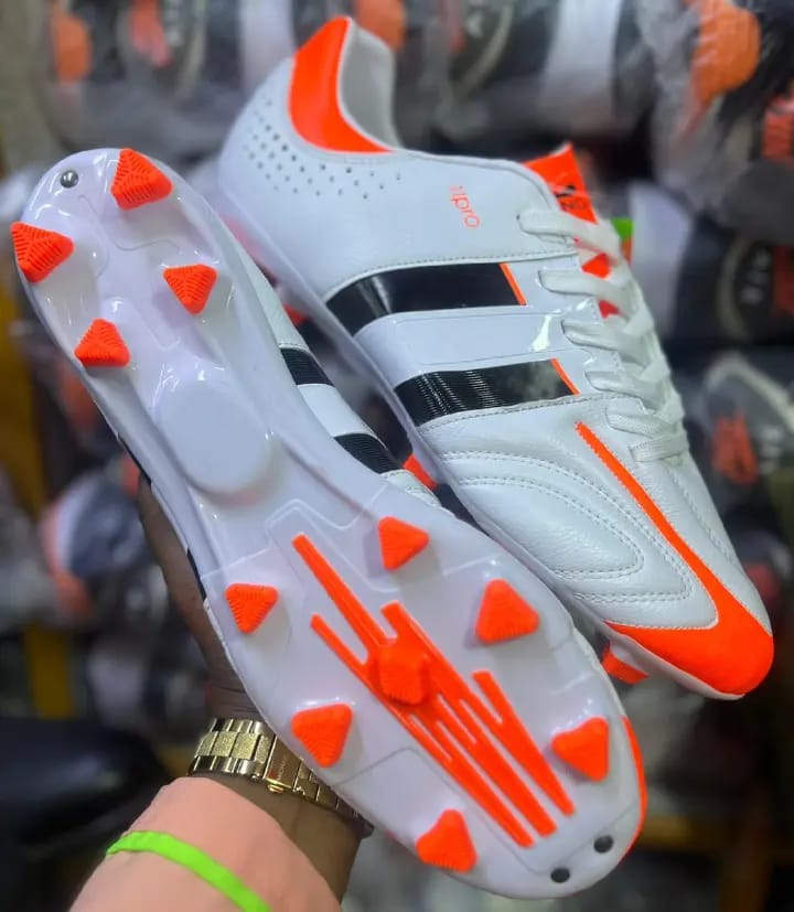 PROFESSIONAL SOCCER/FOOTBALL BOOTS High quality leather comfy football boots 🔥men and women dream football boot favorable for all playing grounds either carpet or dust ground ✨very cute❤‍🔥🥰