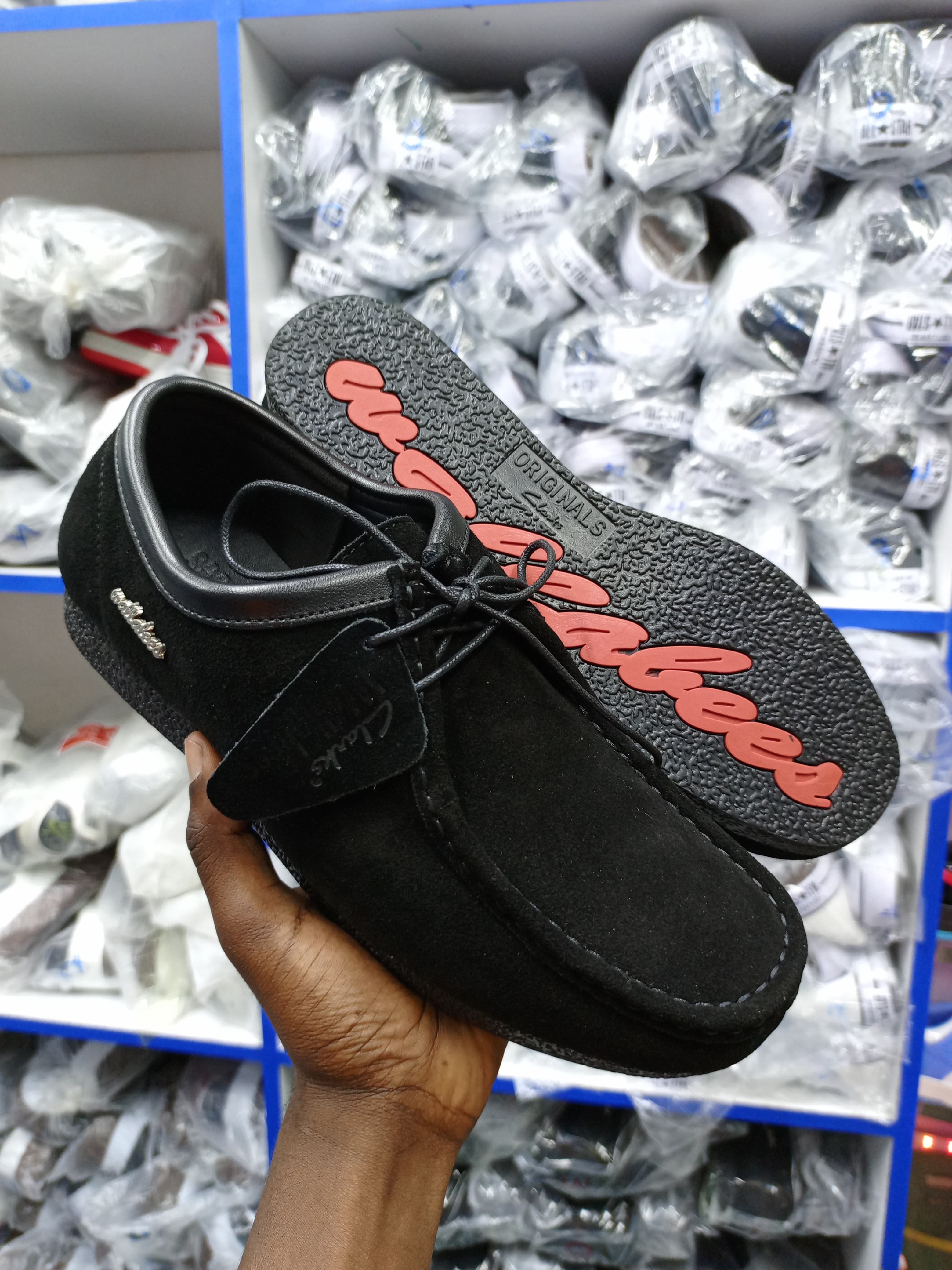 👞✨ Classic Clarks WALLABIES Suede Loafers – Comfort, Style & Everyday Elegance ✨👞Step out in timeless style with these premium suede loafers, designed for men who value comfort, durability