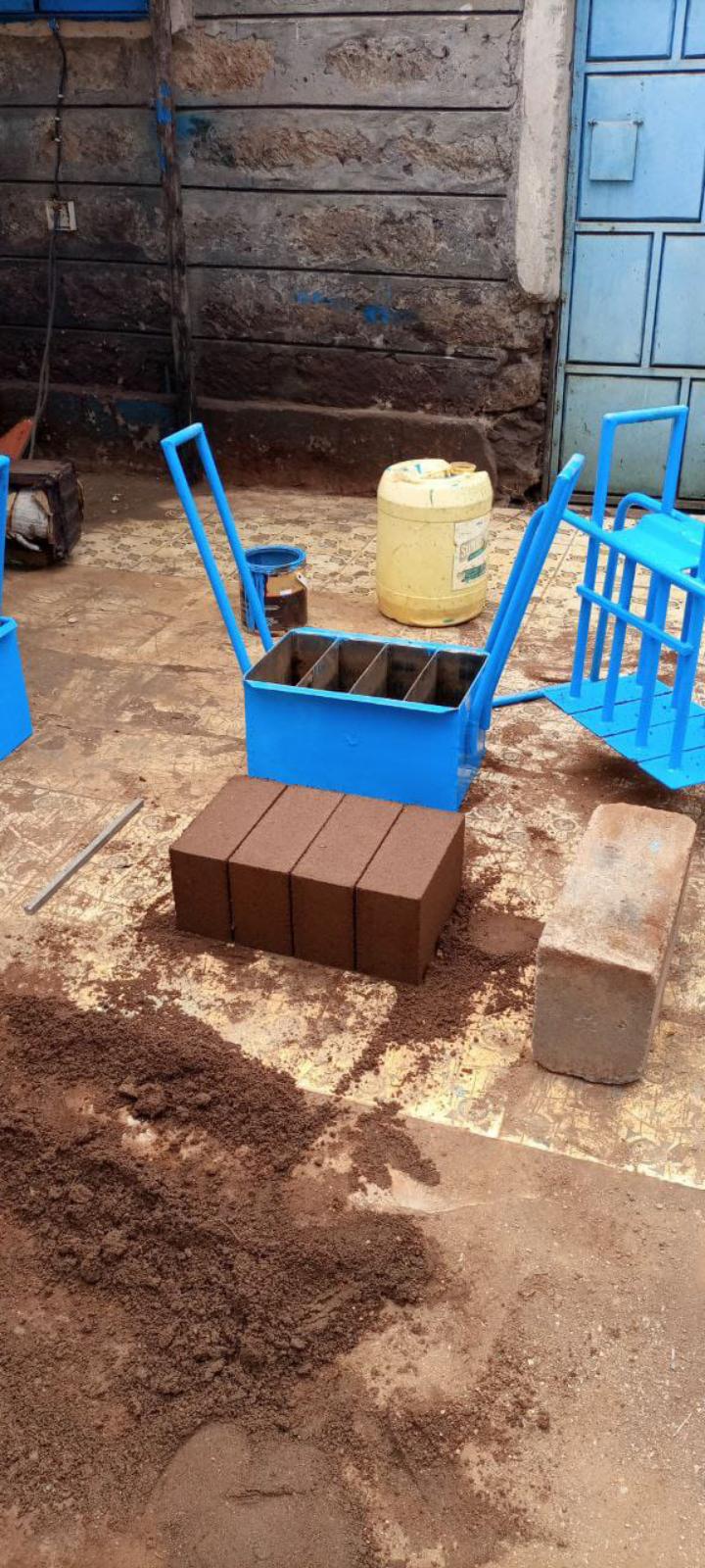 4 in 1 interlocking block making machine