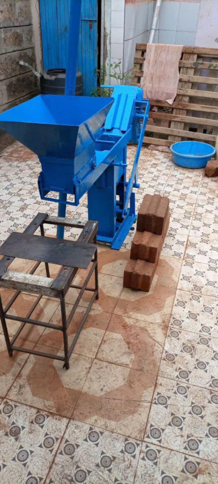 wide press interlocking block making machine