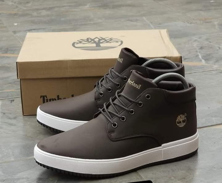 Durable and Stylish Brown Leather Timberland Boots for Men - Waterproof, Slip-Resistant, and Comfortable Footwear for Casual Outfits and Outdoor Activities - High-Quality Leather Work Boots
