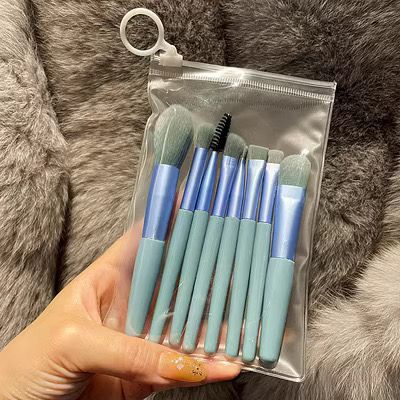 Makeup Brushes - 8 Pcs Makeup Brush Sets for Foundation Eyeshadow Eyebrow Eyeliner Blush Powder Concealer Contour Shadows with Case
﻿