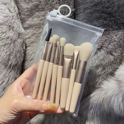 Makeup Brushes - 8 Pcs Makeup Brush Sets for Foundation Eyeshadow Eyebrow Eyeliner Blush Powder Concealer Contour Shadows with Case
﻿