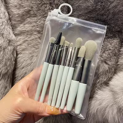 Makeup Brushes - 8 Pcs Makeup Brush Sets for Foundation Eyeshadow Eyebrow Eyeliner Blush Powder Concealer Contour Shadows with Case
﻿