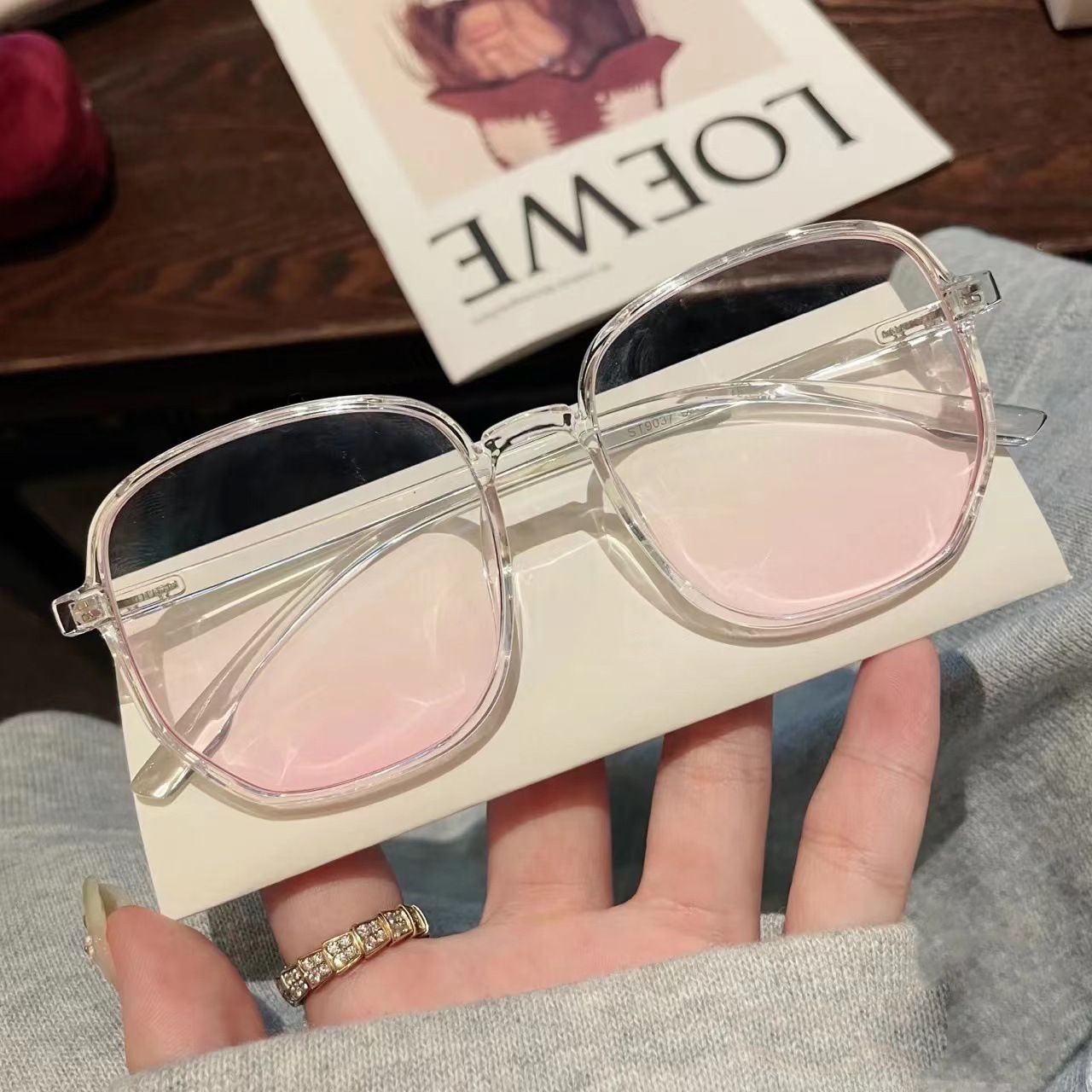 New powder blusher glasses, small red book, plain black frame, large frame, high beauty, pure beauty and lustful style, women's sunglasses
