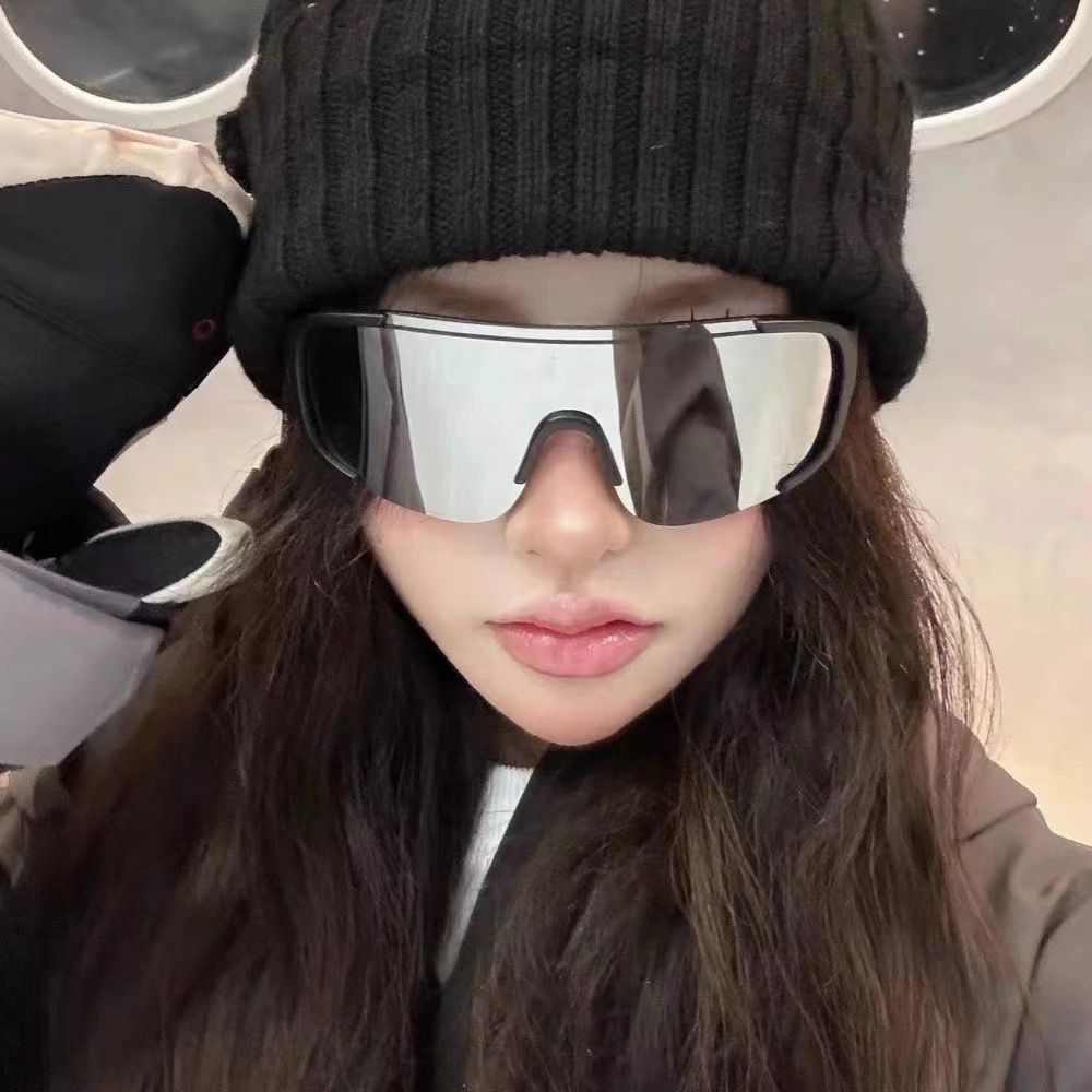 Sports sunglasses, cycling sunglasses, hiking sunglasses, European and American high-end sense, retro internet celebrity photography, concave shaped sunglasses