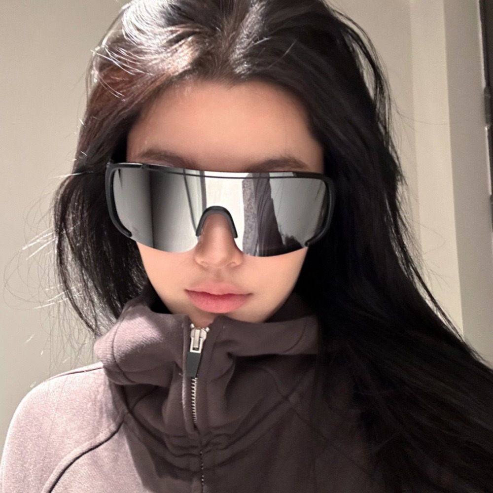 Sports sunglasses, cycling sunglasses, hiking sunglasses, European and American high-end sense, retro internet celebrity photography, concave shaped sunglasses