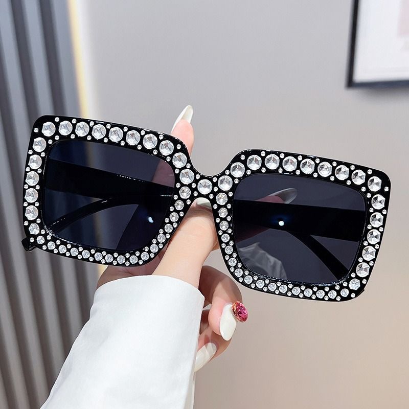 Women's UV resistant sunglasses, fashionable and popular, large frame diamond inlaid sunglasses, women's exclusive outdoor sunscreen glasses