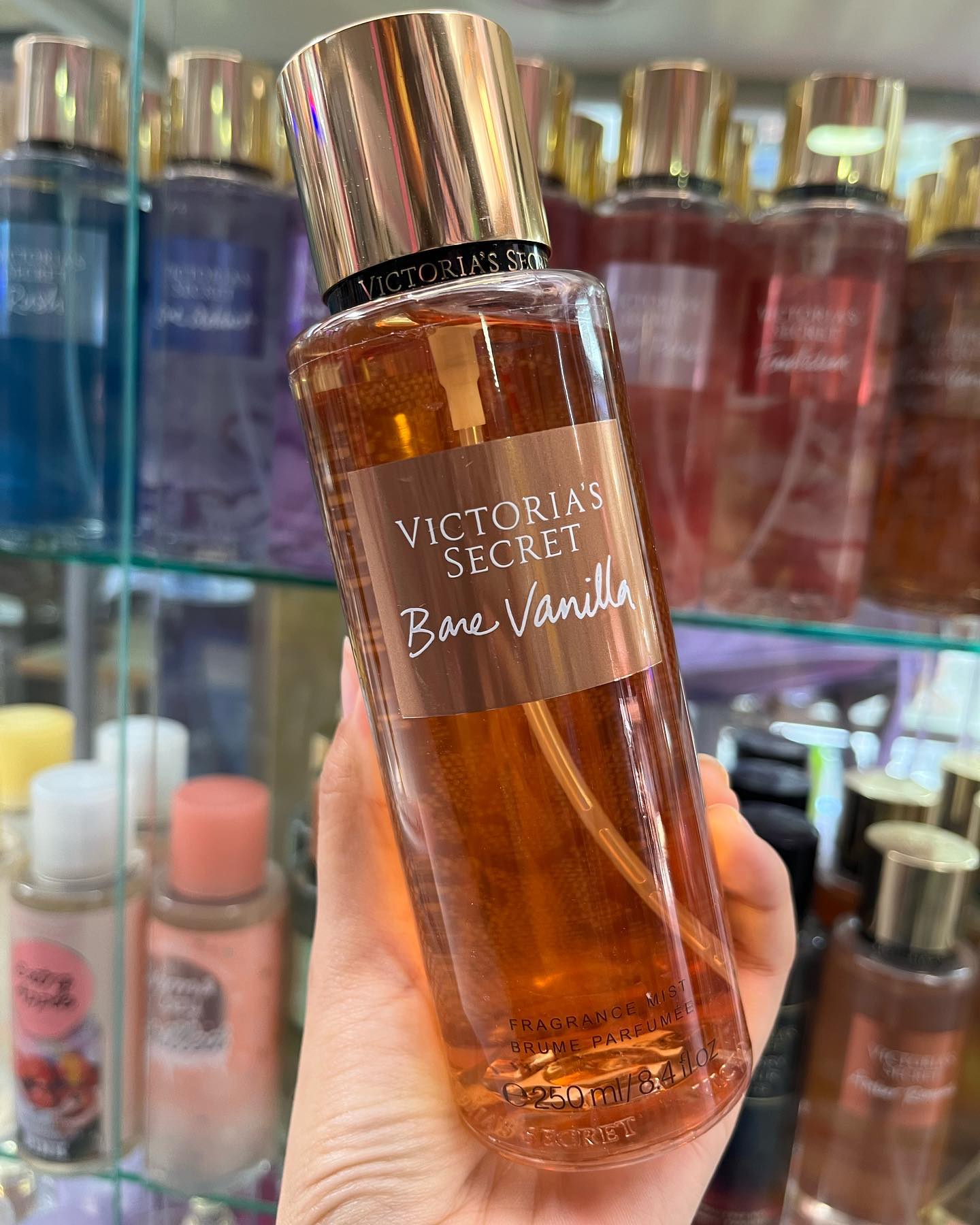 Victoria's Secret Bare Vanilla La Creme Fragrance Mist 250ml - Romantic Perfume For Women - Long-Lasting, Non-Irritating, Multi-Purpose Spray Fragrances for Women Girls Body Signaaure Collections