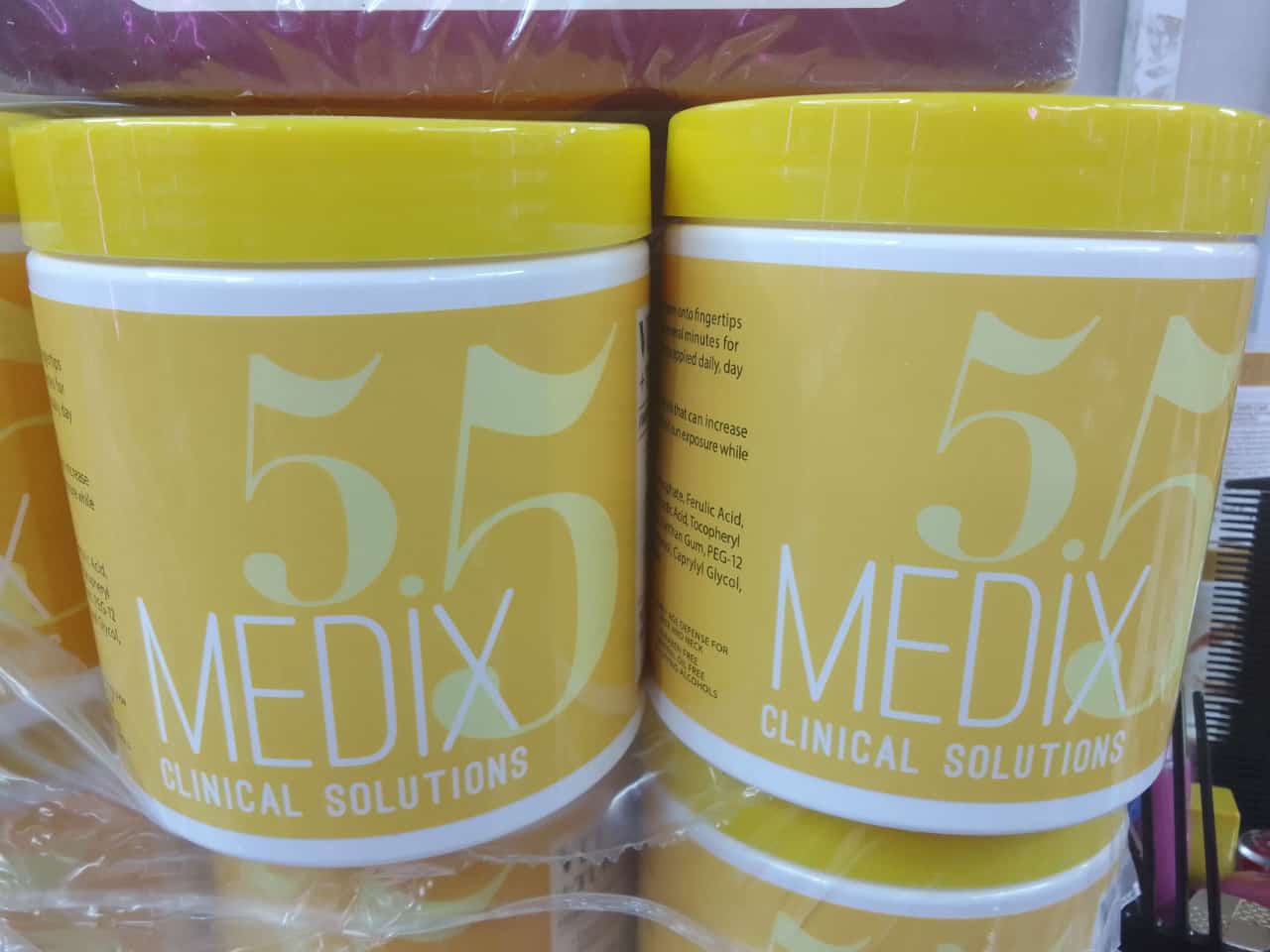 Medix 5.5 VITAMIN C, GINGER & GINSENG BODY CREAM Anti-Aging, & Anti-Dark Spots Firming & Brightening Body Cream Plumps & Moisturizes Removes Wrinkles & Dark Spots 500ml Body Creams