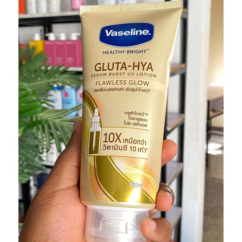 Vaseline Gluta-Hya Serum Burst Lotion Flawless Bright 330 ml – Brightening Body Lotion with GlutaGlow, Hyaluron & Pro-Retinol, 10x More Powerful Than Vitamin C + UV Filters for Radiant Even-Tone Skin
