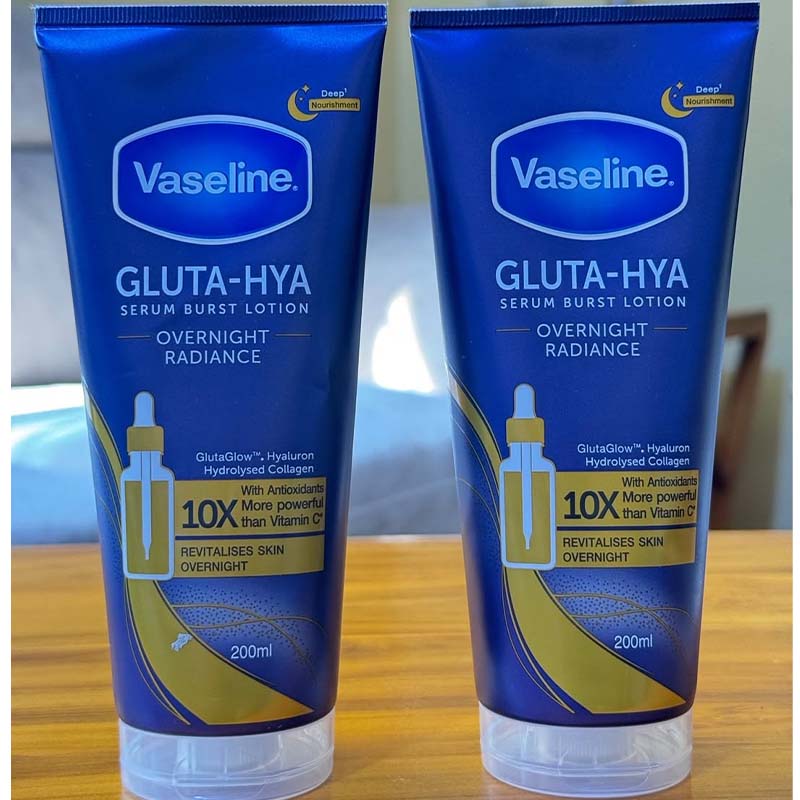 Vaseline Gluta-Hya Serum Burst Lotion Ovenight Radiance 300ml – Brightening Body Lotion with GlutaGlow, Hyaluron & Pro-Retinol, 10x More Powerful Than Vitamin C + UV Filters for Radiant Even-Tone Skin