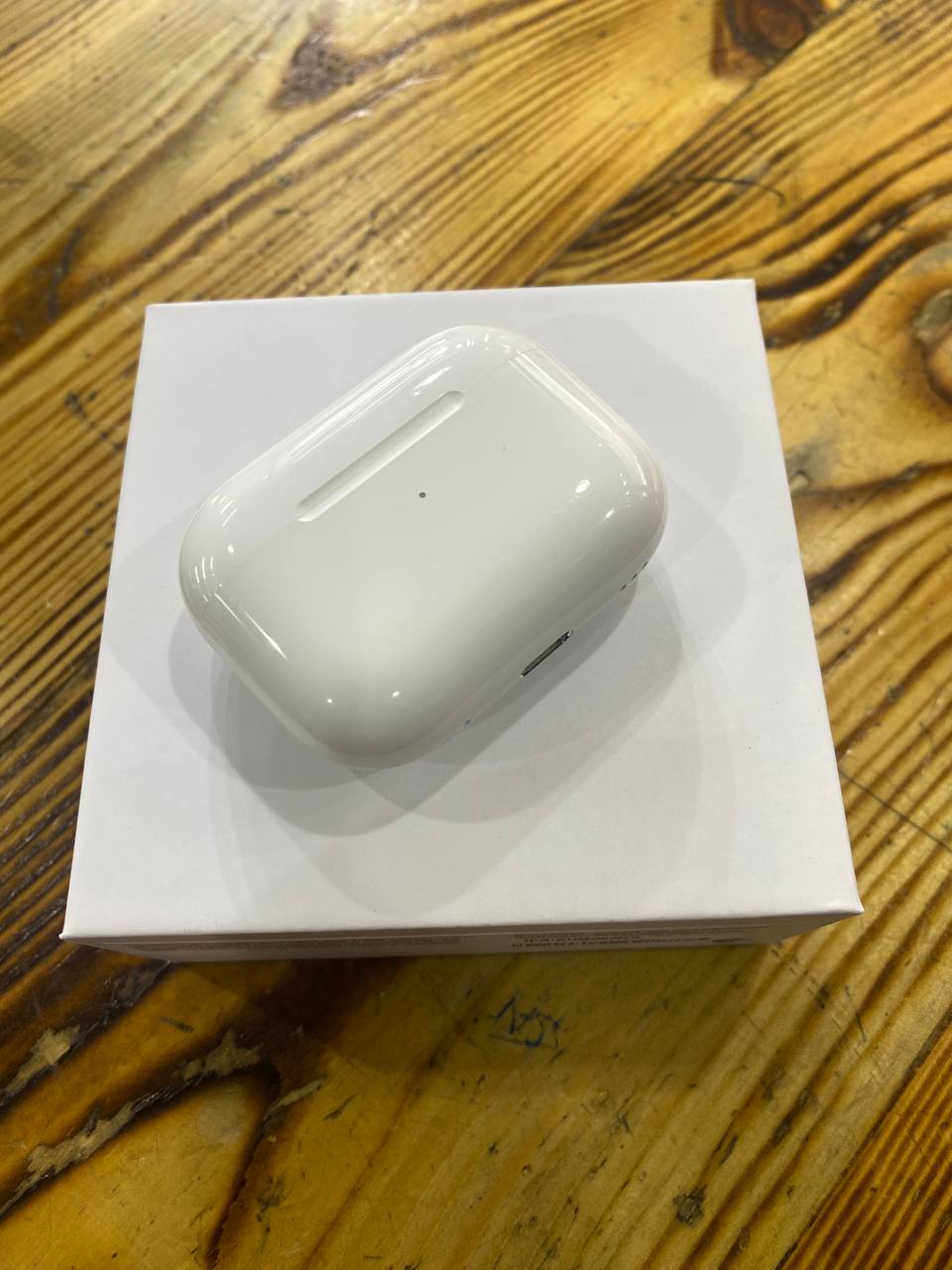 Apple BRAND NEW AirPods Pro (2nd Generation) With MagSafe Charging Case (USB-C)