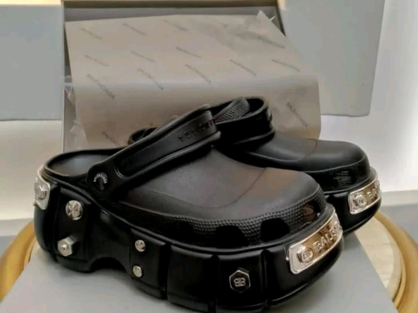 Balenciaga Unisex  Crocs  luxury and comfortable slides